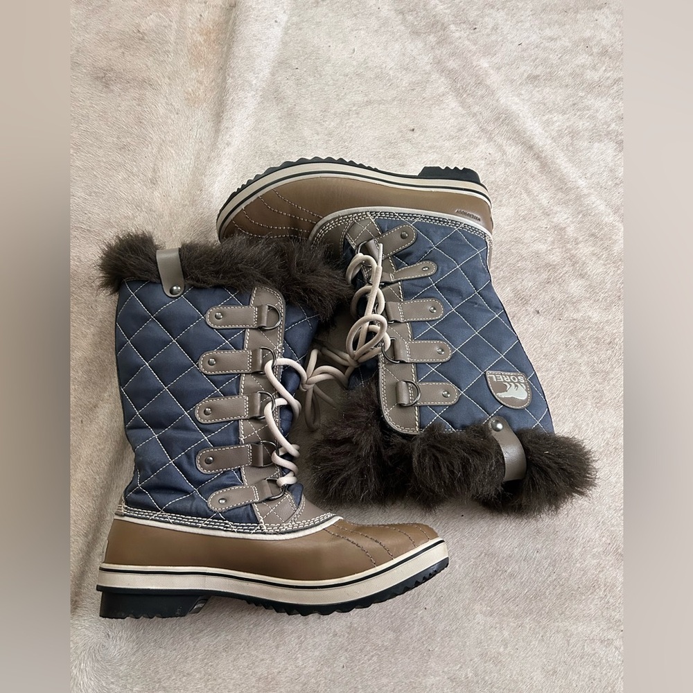 NWOT Sorel Waterproof Snow Boots